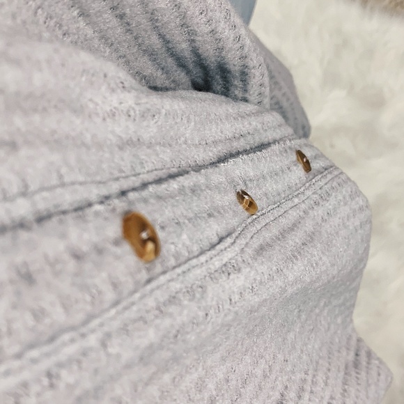 🆕 Vanessa - Gray Oversized Thermal Top - Picture 7 of 7